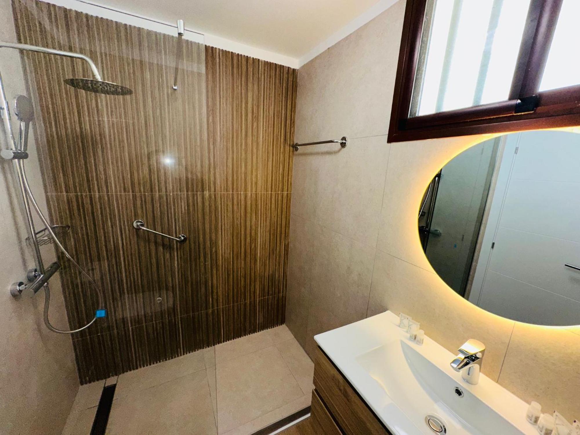 En Playa Las Vistas. Veramar. Free Parking, Pool! Лос Кристианос Экстерьер фото