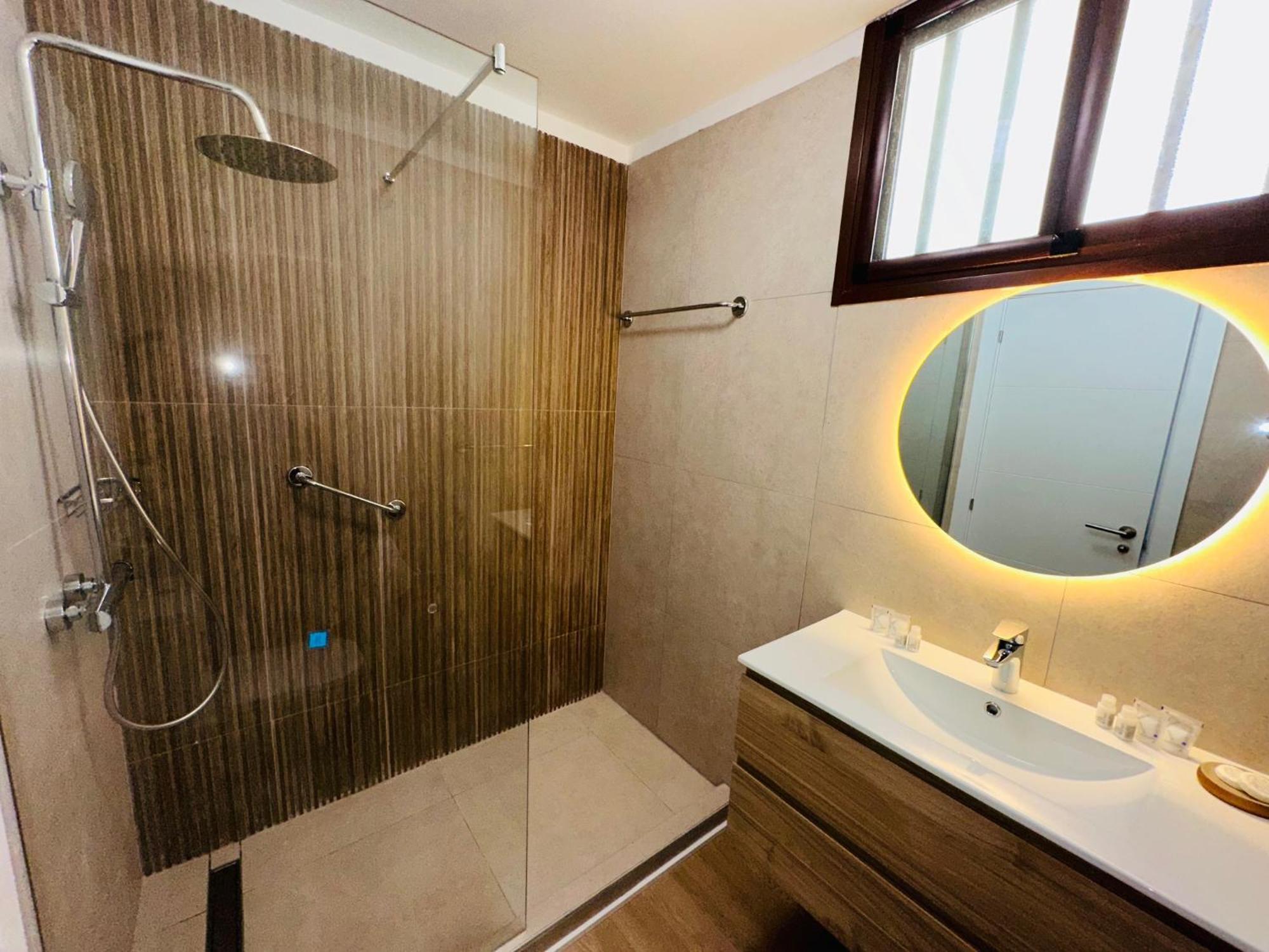 En Playa Las Vistas. Veramar. Free Parking, Pool! Лос Кристианос Экстерьер фото